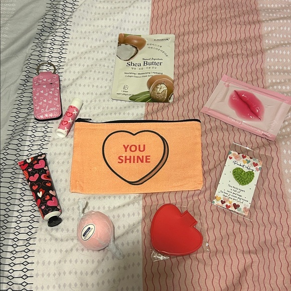 Valentine’s Beauty Bundles (Choose 1) 9 pieces - Picture 15 of 17